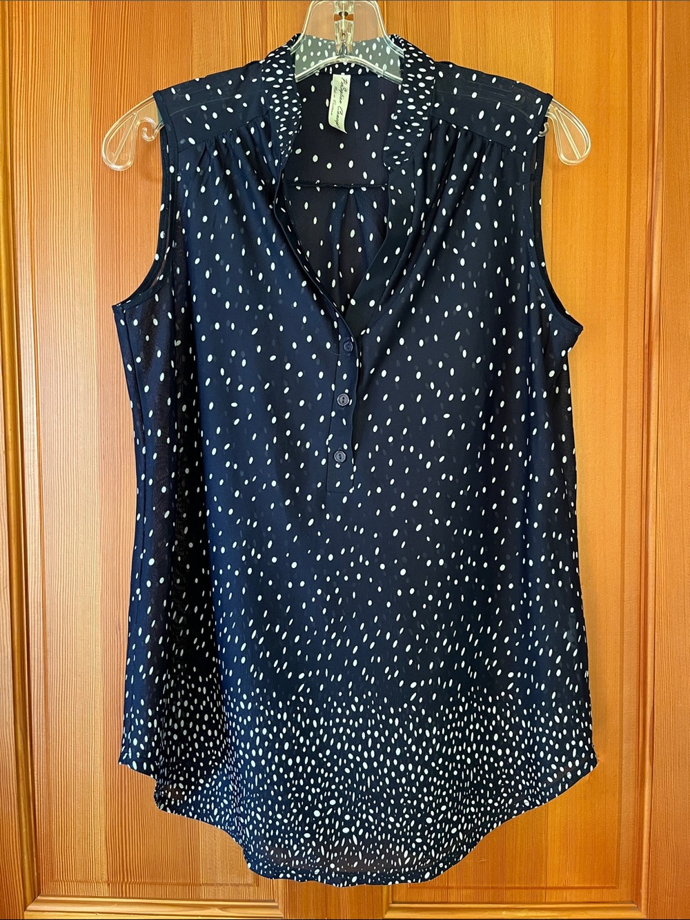Perseption Navy Blue Sleeveless Dot-Pattern Blouse, size Medium